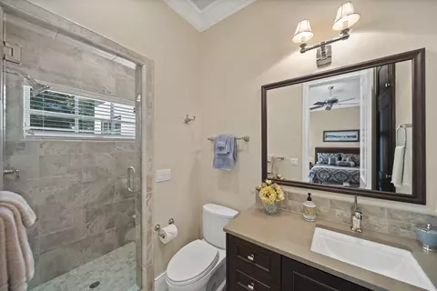 Bath - 19566 San Vincente Dr, Redding, CA 96003 photo 5 of 7