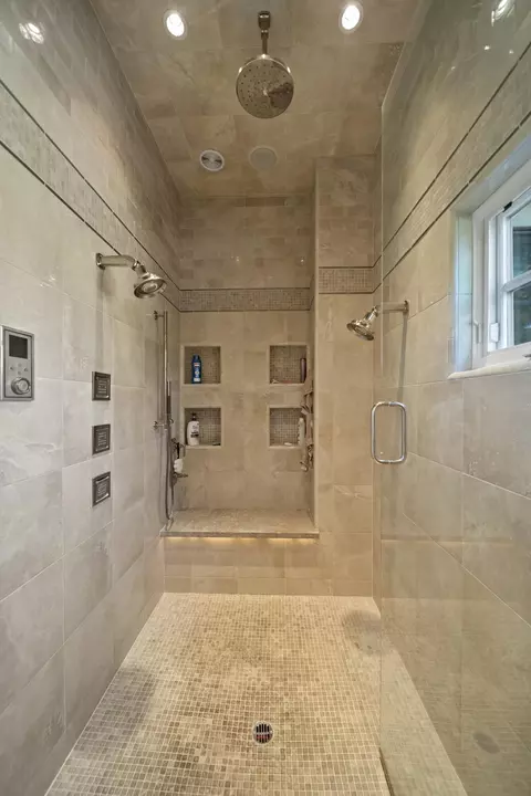 Bath - 19566 San Vincente Dr, Redding, CA 96003 photo 4 of 7