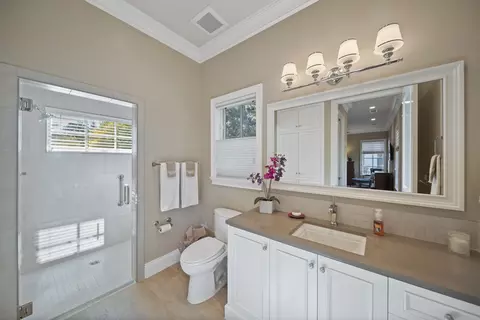 Bath - 19566 San Vincente Dr, Redding, CA 96003 photo 6 of 7