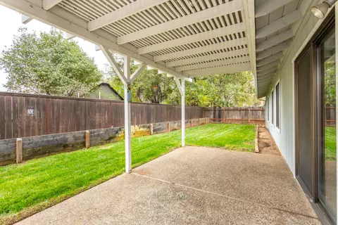 1065 Pineland Dr, Redding, CA 96002 photo 15