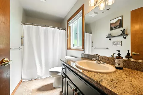 Bath - 3401 Toro Way, Redding, CA 96002 photo 3 of 3