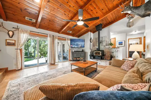 Living - 3401 Toro Way, Redding, CA 96002 photo 3 of 3