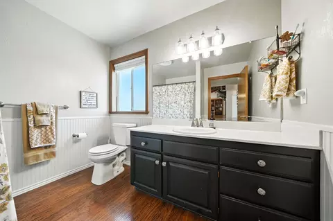 Bath - 3401 Toro Way, Redding, CA 96002 photo 2 of 3