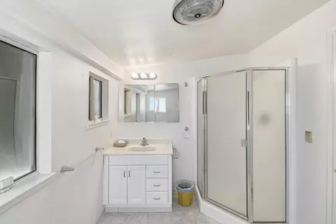 Bath - 5803 Sierra Dr, Redding, CA 96003 photo 5 of 5