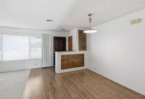 Living - 5803 Sierra Dr, Redding, CA 96003 photo 2 of 7
