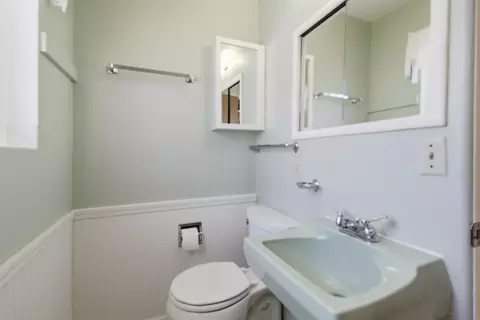 Bath - 5803 Sierra Dr, Redding, CA 96003 photo 1 of 5