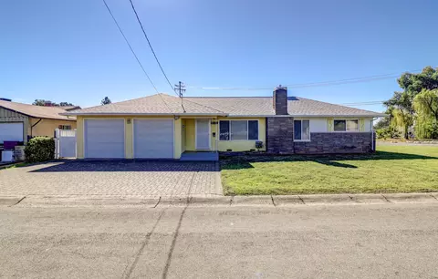Exterior - 5803 Sierra Dr, Redding, CA 96003 photo 2 of 13