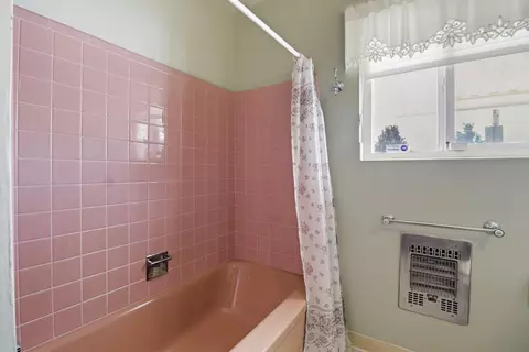 Bath - 5803 Sierra Dr, Redding, CA 96003 photo 4 of 5