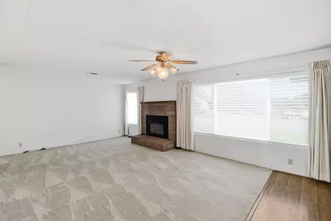Living - 5803 Sierra Dr, Redding, CA 96003 photo 3 of 7