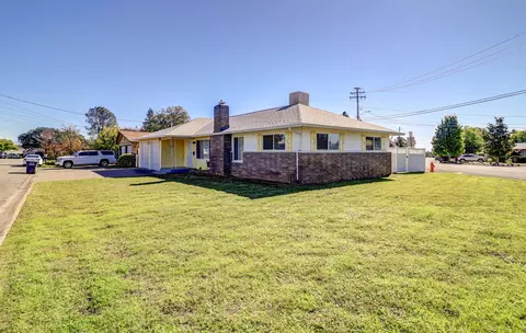 5803 Sierra Dr, Redding, CA 96003