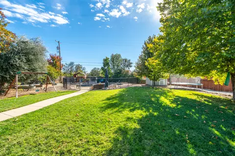 Exterior - 3195 Forest Hills Dr, Redding, CA 96002 photo 9 of 34