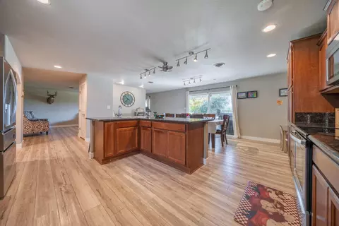 Kitchen - 3195 Forest Hills Dr, Redding, CA 96002 photo 4 of 7