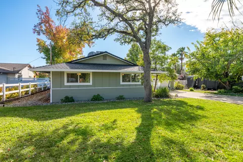 Exterior - 3195 Forest Hills Dr, Redding, CA 96002 photo 3 of 34
