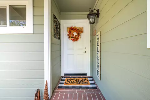 Entry Way - 3195 Forest Hills Dr, Redding, CA 96002 photo 2 of 4