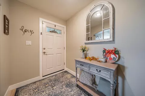 Entry Way - 3195 Forest Hills Dr, Redding, CA 96002 photo 3 of 4