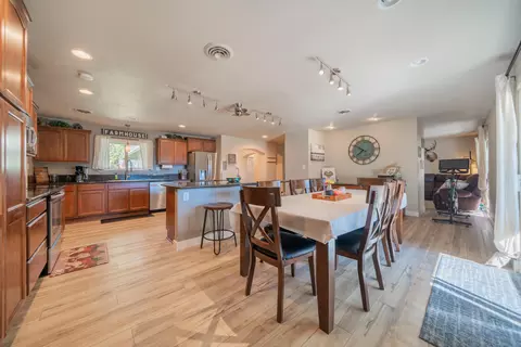 Dining - 3195 Forest Hills Dr, Redding, CA 96002 photo 3 of 4