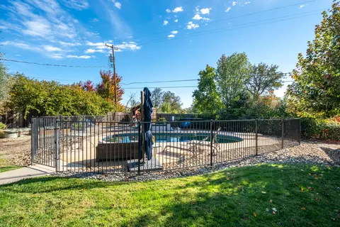 Exterior - 3195 Forest Hills Dr, Redding, CA 96002 photo 17 of 34