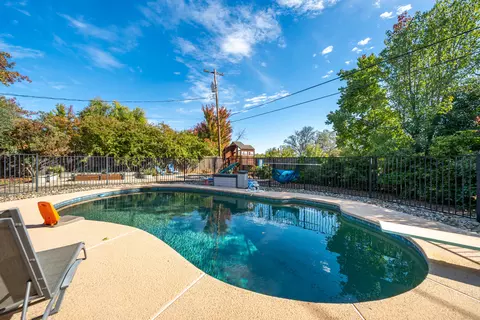 Exterior - 3195 Forest Hills Dr, Redding, CA 96002 photo 19 of 34
