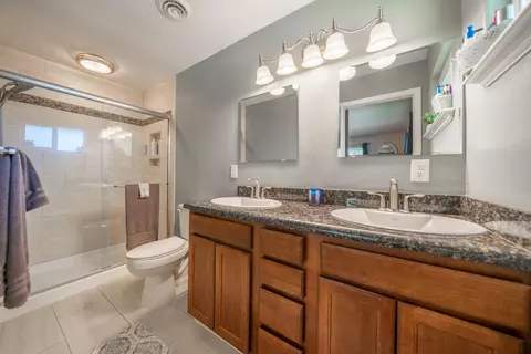 Bath - 3195 Forest Hills Dr, Redding, CA 96002 photo 2 of 2