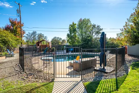 Exterior - 3195 Forest Hills Dr, Redding, CA 96002 photo 18 of 34
