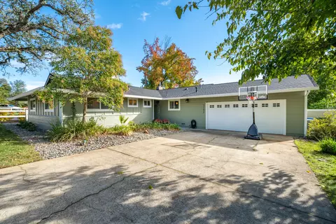 Exterior - 3195 Forest Hills Dr, Redding, CA 96002 photo 1 of 34