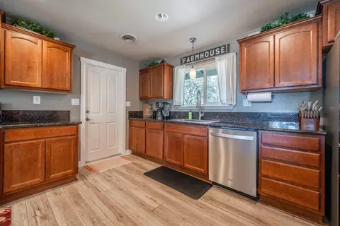 Kitchen - 3195 Forest Hills Dr, Redding, CA 96002 photo 3 of 7