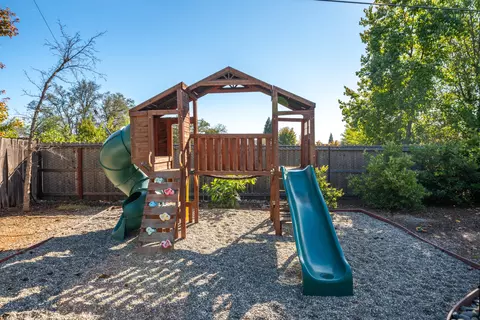 Exterior - 3195 Forest Hills Dr, Redding, CA 96002 photo 26 of 34