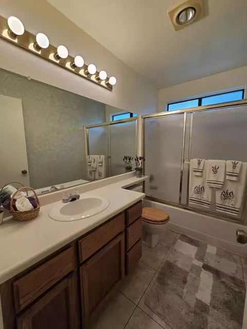 Bath - 3671 Santa Rosa Way, Redding, CA 96003 photo 1 of 6