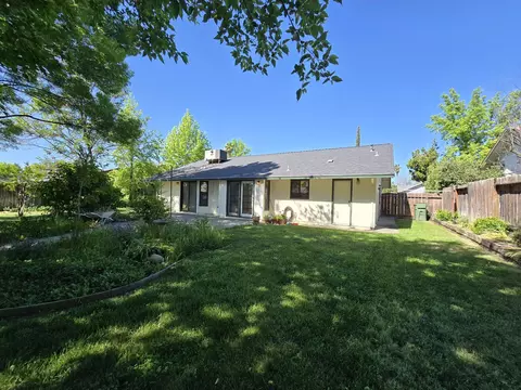 Exterior - 3671 Santa Rosa Way, Redding, CA 96003 photo 10 of 12