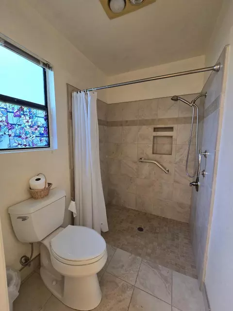 Bath - 3671 Santa Rosa Way, Redding, CA 96003 photo 5 of 6
