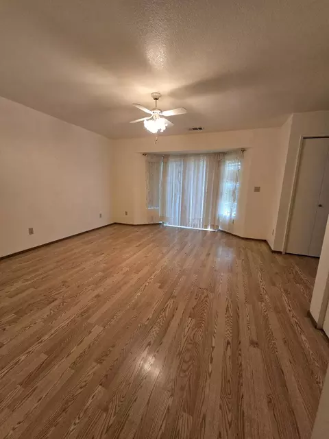 Living - 3671 Santa Rosa Way, Redding, CA 96003 photo 3 of 5