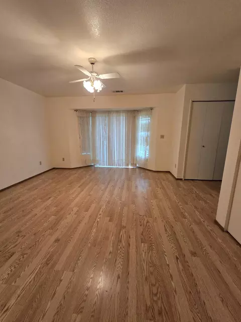Living - 3671 Santa Rosa Way, Redding, CA 96003 photo 4 of 5