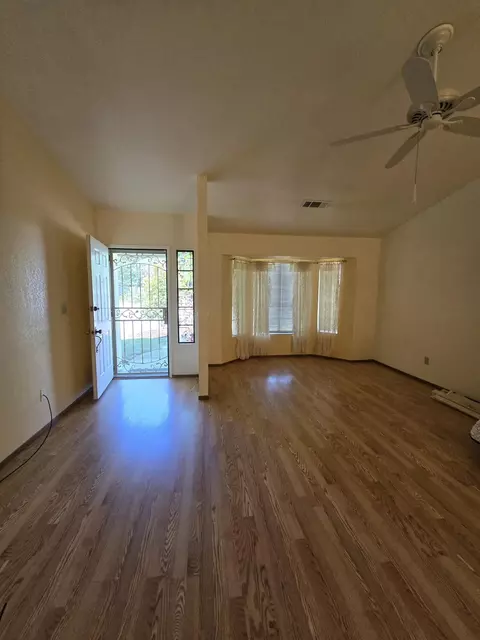 Living - 3671 Santa Rosa Way, Redding, CA 96003 photo 2 of 5
