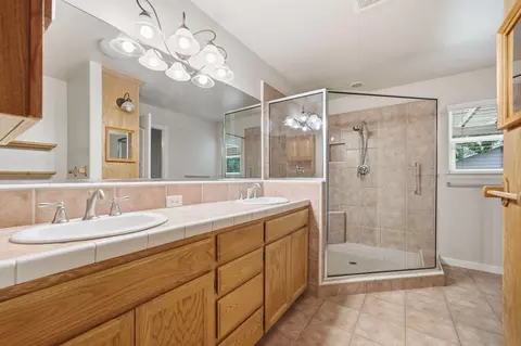 Bath - 3261 Misty Glen Dr, Redding, CA 96001 photo 1 of 4
