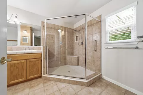 Bath - 3261 Misty Glen Dr, Redding, CA 96001 photo 2 of 4