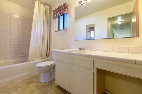 Bath - 7035 Riverside Dr, Redding, CA 96001 photo 1 of 2