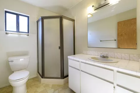 Bath - 7035 Riverside Dr, Redding, CA 96001 photo 2 of 2