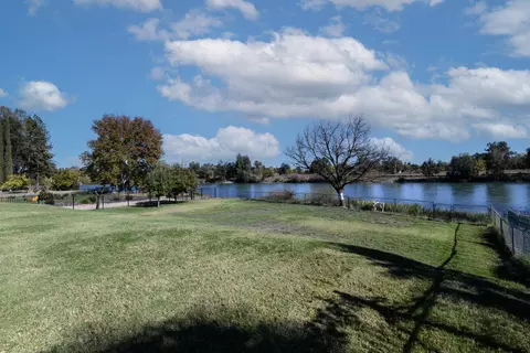 View/Area - 7035 Riverside Dr, Redding, CA 96001 photo 3 of 5