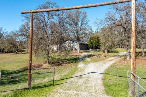 21078 View Lake Dr, Redding, CA 96003 photo 3