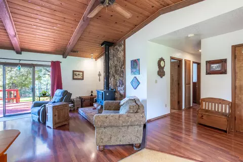 21078 View Lake Dr, Redding, CA 96003 photo 2