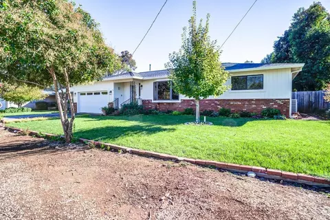 1511 Oakdale Ln, Redding, CA 96002