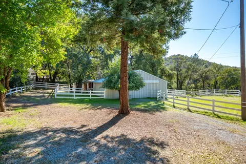 Exterior - 19707 Copper Canyon Rd, Redding, CA 96003 photo 21 of 26