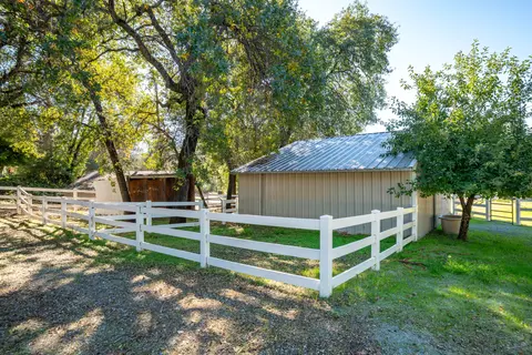 Exterior - 19707 Copper Canyon Rd, Redding, CA 96003 photo 22 of 26