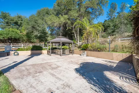 Exterior - 19707 Copper Canyon Rd, Redding, CA 96003 photo 12 of 26