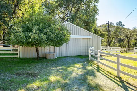 Exterior - 19707 Copper Canyon Rd, Redding, CA 96003 photo 23 of 26