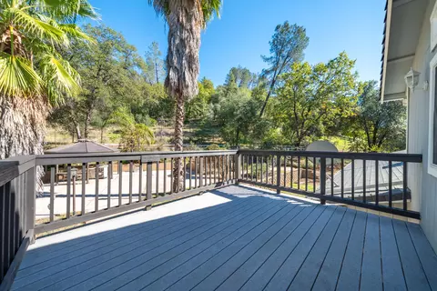 Exterior - 19707 Copper Canyon Rd, Redding, CA 96003 photo 4 of 26