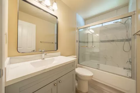 Bath - 19707 Copper Canyon Rd, Redding, CA 96003 photo 3 of 4