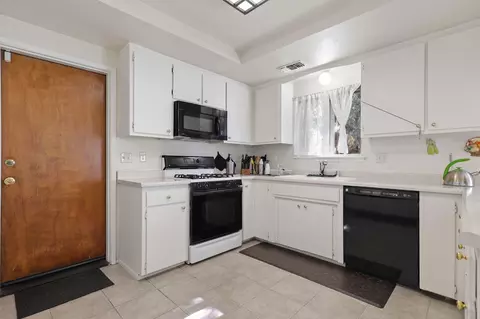 Kitchen - 2872 Harlan Dr, Redding, CA 96003 photo 1 of 4