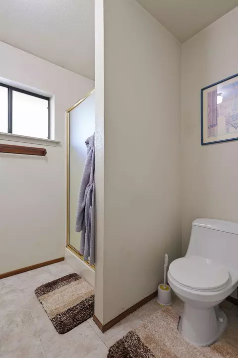 Bath - 2872 Harlan Dr, Redding, CA 96003 photo 3 of 3