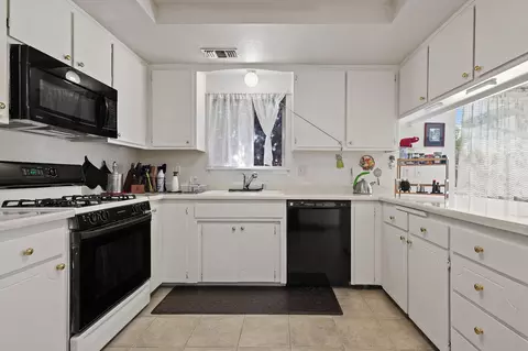 Kitchen - 2872 Harlan Dr, Redding, CA 96003 photo 4 of 4